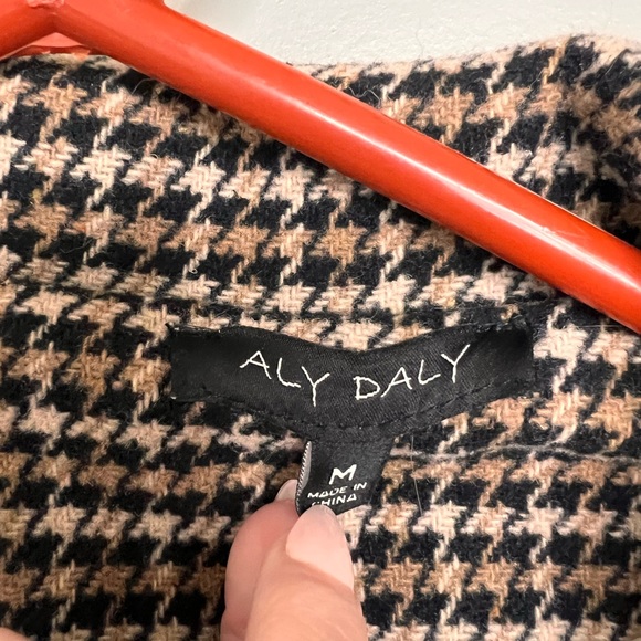 Houndstooth Boutique Wool Coat - Picture 3 of 4